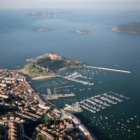 Extensive Estate 10 Minutes From Bayona And Beaches *